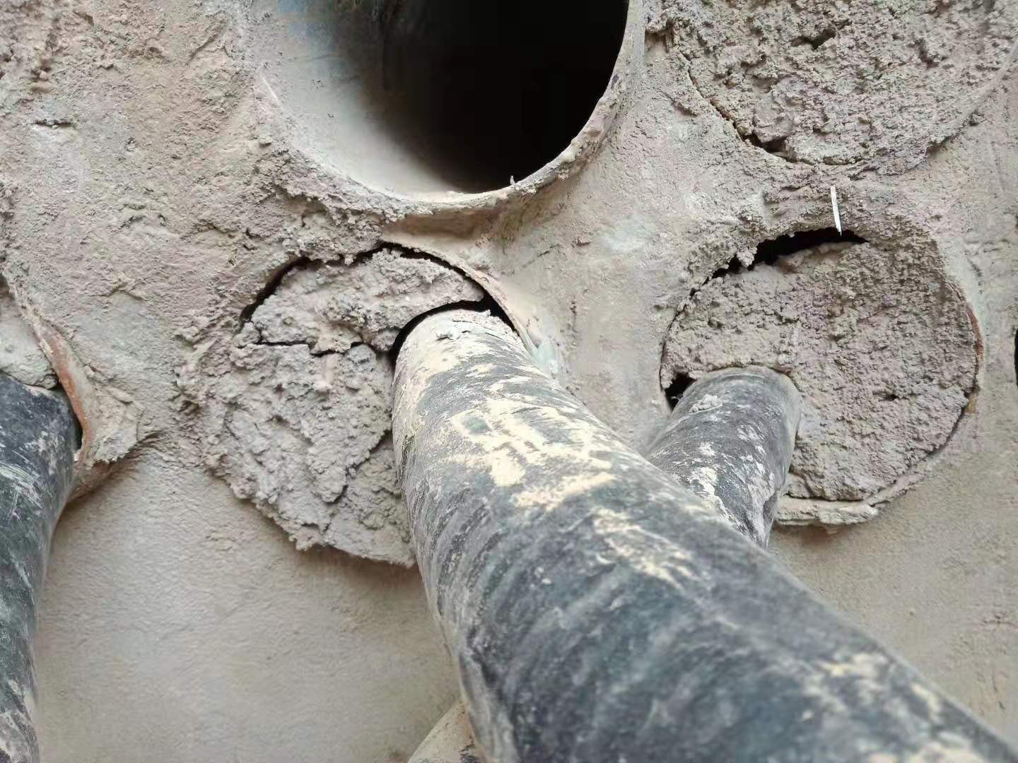 电缆穿墙管道封堵水泥封堵效果